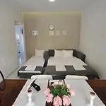 Stylish Apartment By City Center